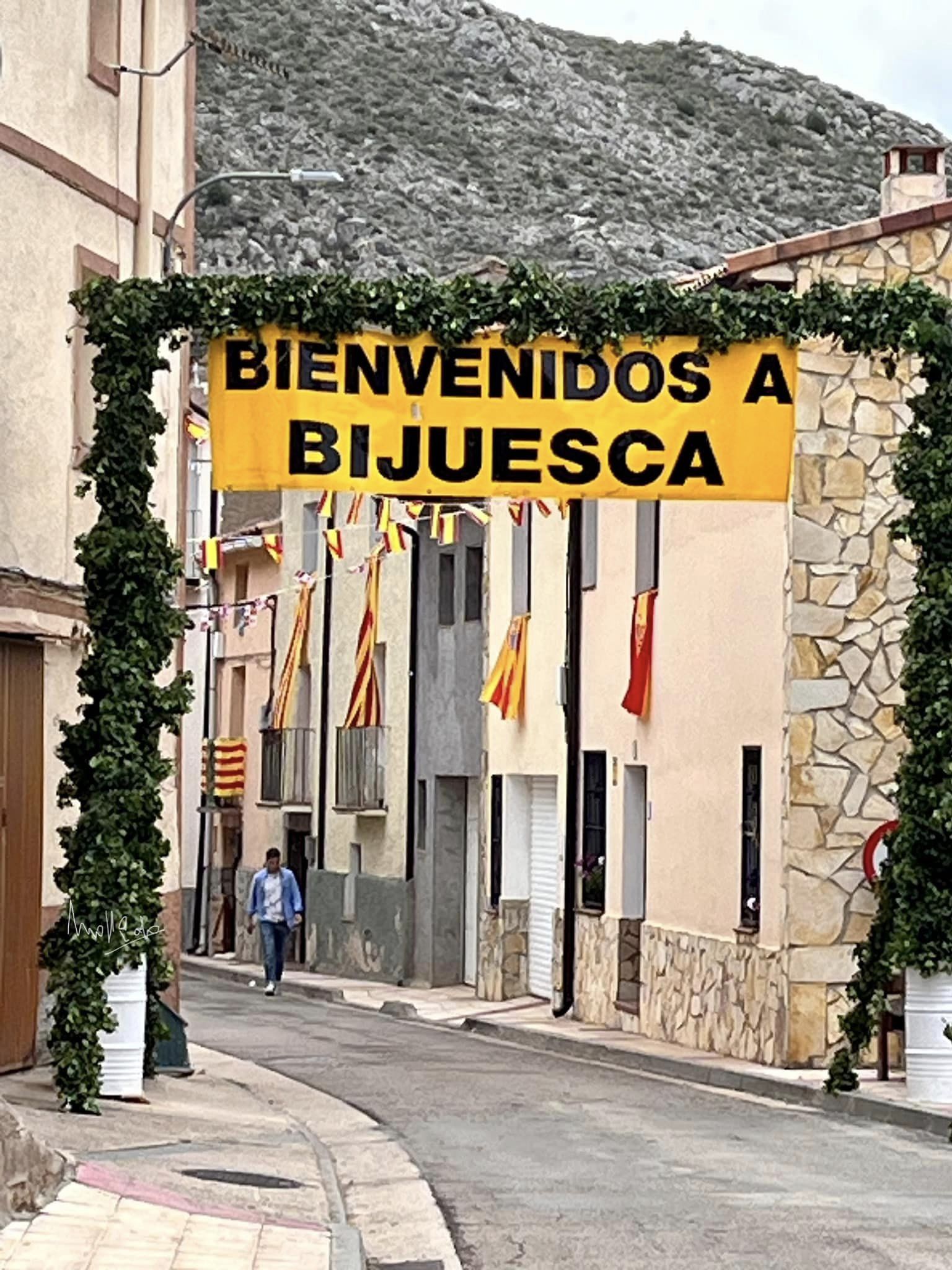 BIJUESCA SE ENGALANA PARA RECIBIR MAÑANA A LOS PUEBLOS DE LA CONCORDIA CON MOTIVO DE LA SACA DE LA VIRGEN DEL CASTILLO.