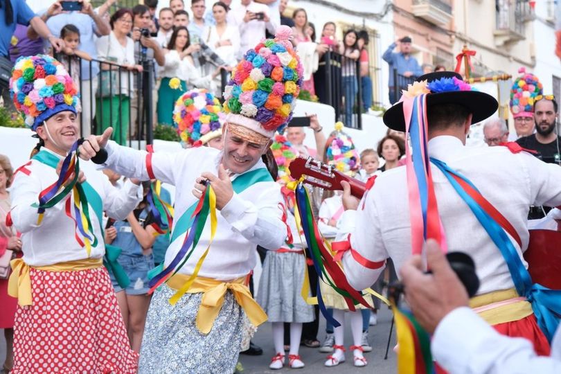 LA ANCESTRAL TRADICIÓN DE LOS DANZANTES DE SAN ISIDRO DECLARADA BIEN DE INTERÉS CULTURAL