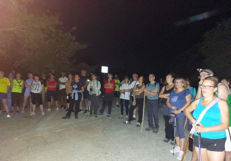 UN NUMEROSO GRUPO PARTICIPÓ EN LA RUTA NOCTURNA POR LAS CHARCAS DE MALPARTIDA DE CÁCERES