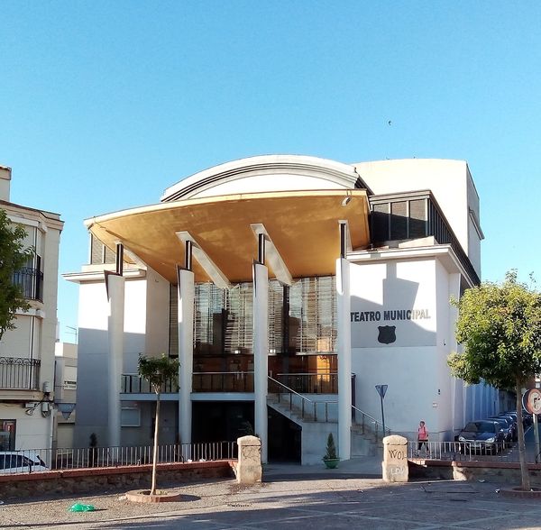 EL TEATRO NUEVO CALDERON DE MONTIJO (BADAJOZ)