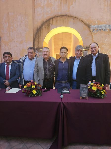 PRESENTACION DEL LIBRO “A MEDIA LUZ” DEL POETA RUBEN GARCÍA AGUAYO