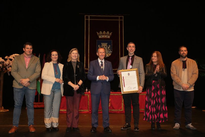 CRÓNICA MEDALLA DE PLATA DE LA CIUDAD AL CEIP JOSÉ DE LA VEGA