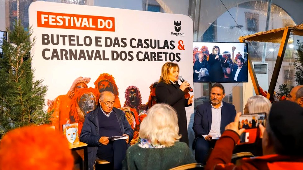 EL LIBRO DE ACTAS DEL II CONGRESO INTERNACIONAL DE CARNAVAL DE LA BAÑEZA LLEGA HASTA BRAGANÇA