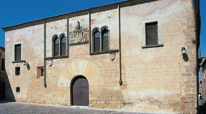 CAPILLA DEL PALACIO DE MAYORALGO EN CÁCERES