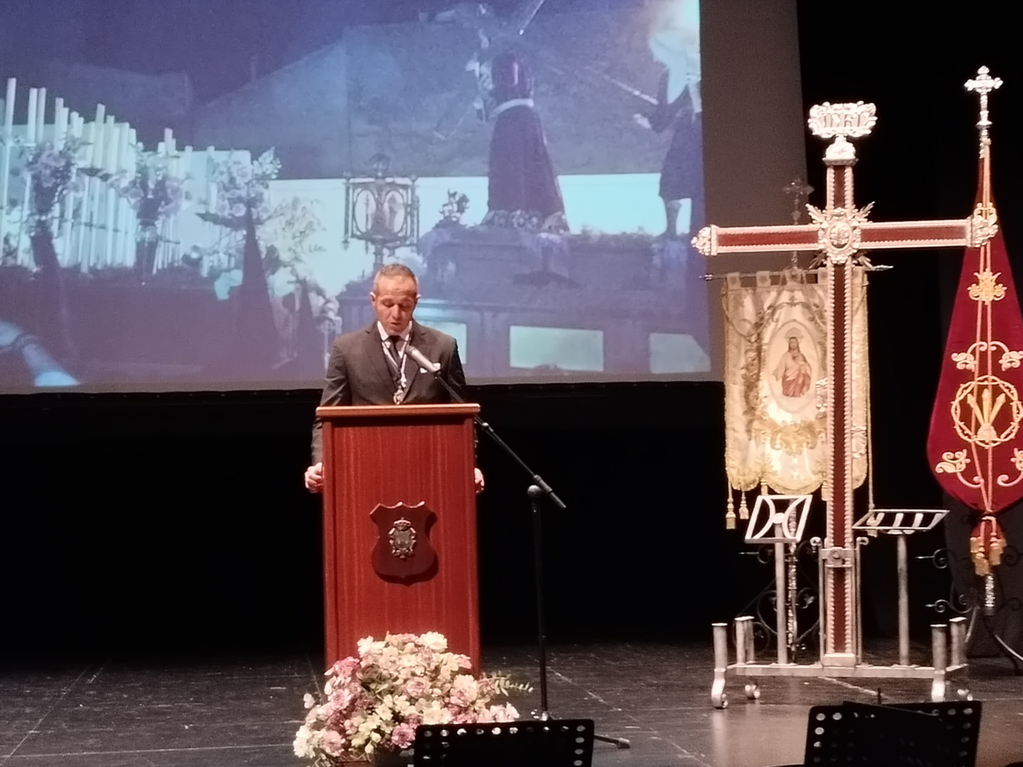 SANTIAGO FERNANDEZ RODRÍGUEZ TRANSMITIÓ SENTIMIENTO Y DEVOCIÓN EN EL PREGÓN DE LA SEMANA SANTA DE MONTIJO