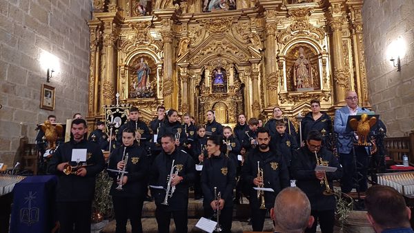 IV ENCUENTRO DE MARCHAS PROCESIONALES «MÚSICA Y PASIÓN». LA GUINDA LA PUSIERON LAS AGRUPACIONES MUSICALES LOS ARCOS DE MALPARTIDA DE CÁCERES Y NUESTRA SEÑORA DE LA MISERICORDIA DE CÁCERES-