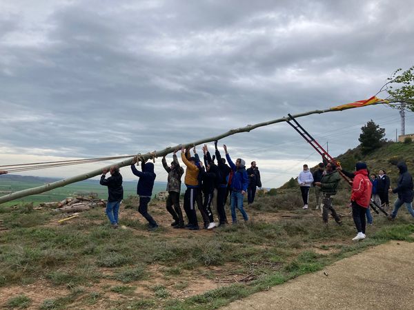 SALUDO FUENTEPIÑELANO-BOLEANO 3860-LOS QUINTOS 2024 HAN CUMPLIDO CON LA TRADICIÓN