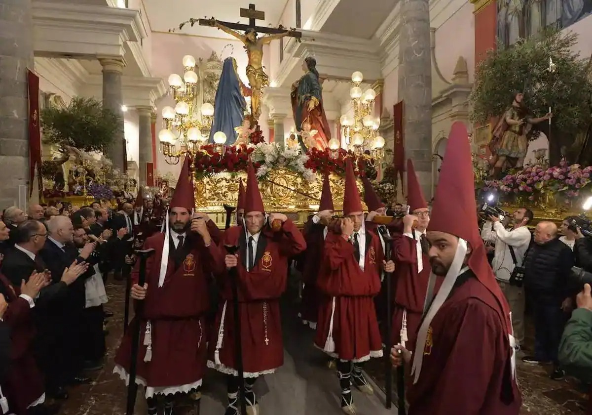 ¿CÓMO ‘ENCAJAR’ AL CRISTO DEL PERDÓN EN EL DESFILE ‘COLORAO’?