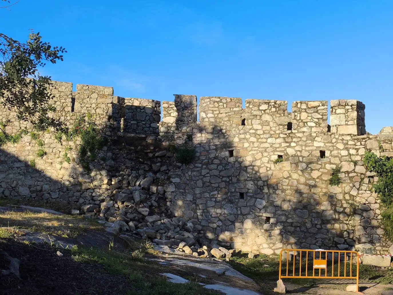 SE DERRUMBA UN NUEVO TRAMO DE LA MURALLA