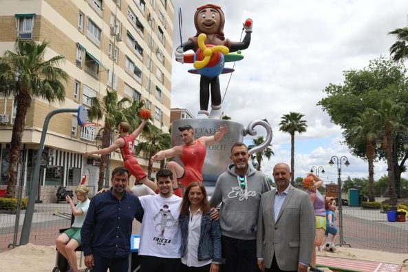 LA POPULAR «CHAMÁ» QUE SE INSTALA CADA AÑO CON MOTIVO DE LAS FIESTAS PATRONALES, YA ESTÁ MONTADA «PLANTÁ» EN LA PLAZA DE ESPAÑA,