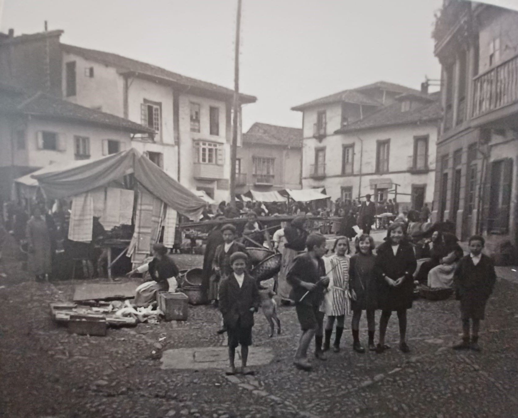 AYER Y HOY DEL FLAMANTE «MOSCÓN DE ORO» LOCAL: «IMPOSIBLE IMAGINAR UN DOMINGO EN GRADO SIN SU TRADICIONAL MERCADO»