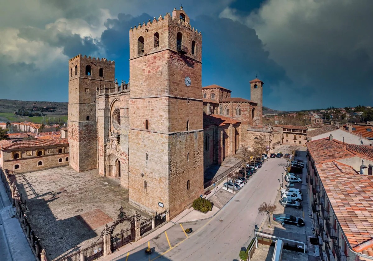 SIGÜENZA VOLVERÁ A INTENTAR ESTE SÁBADO EL ‘ABRAZO’ DE SU CATEDRAL