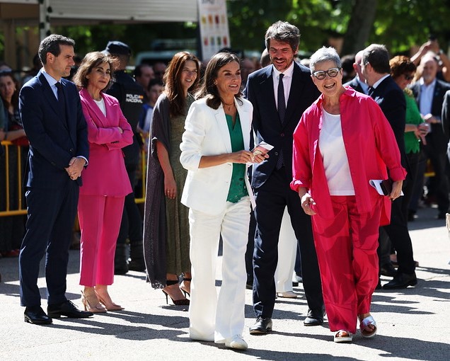 LA REINA LITIZIA INAUGURA LA 83 FERIA DEL LIBRO DE MADRID VISITANDO ENTRE OTRAS LA CASETA DE LA POLICIA NACIONAL EN SU BICENTENARIOoficial