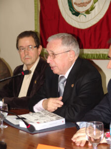 Germán Reguillo, junto al alcalde en 2016, en la presentación de un libro en Segorbe