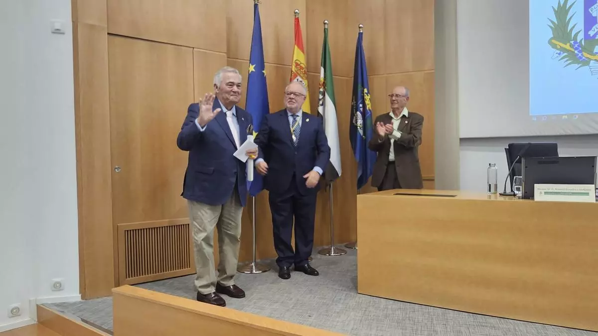 HOMENAJE DE LA ACADEMIA DE MEDICINA DE EXTREMADURA