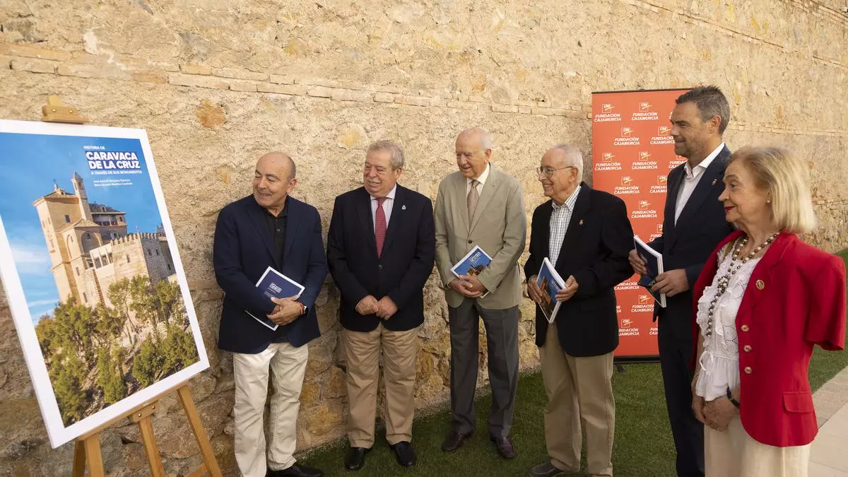 LA FUNDACIÓN CAJAMURCIA PUBLICA ‘HISTORIA DE CARAVACA DE LA CRUZ A TRAVÉS DE SUS MONUMENTOS’