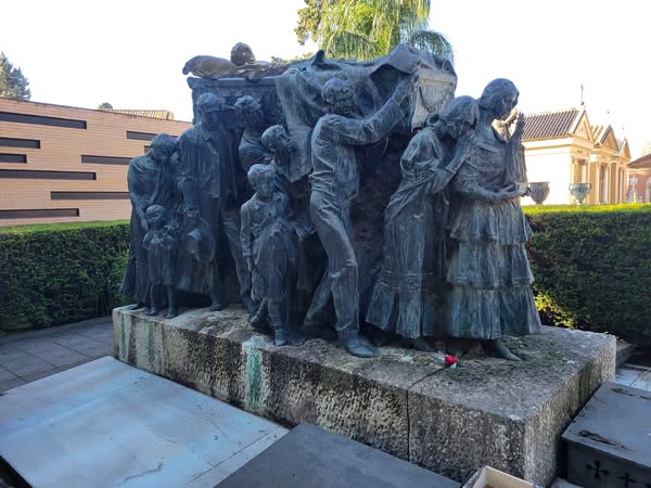 EN EL CEMENTERIO DE SEVILLA