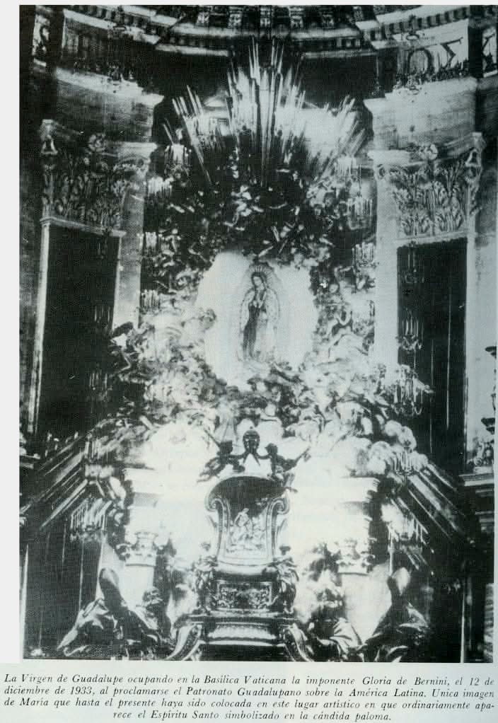 LA VIRGEN MARÍA EN EL ALTAR DE SAN PEDRO DE LA BASÍLICA VATICANA