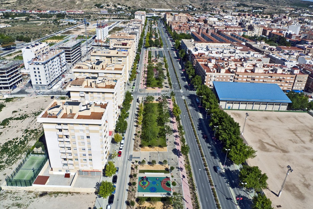 LOS 30 AÑOS DE LA AVENIDA DE RONDA DE ELDA (ALICANTE)