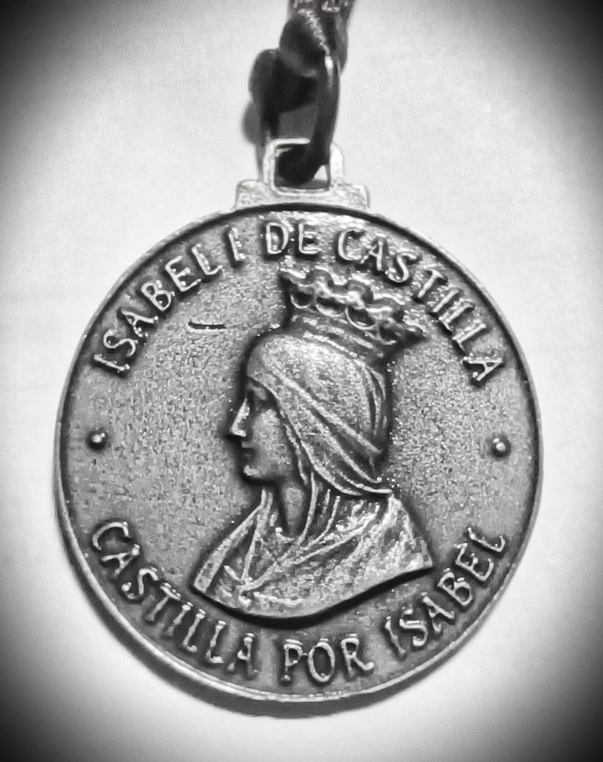 LA MEDALA DE ISABEL A LA VIRGEN DE LAS ANGUSTIAS DE ARÉVALO